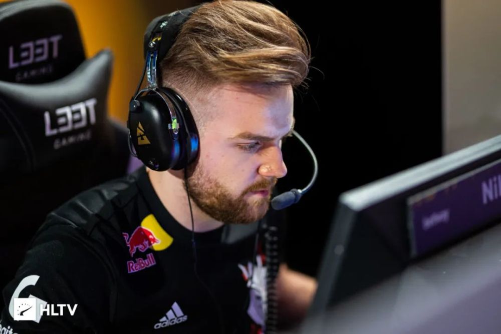 吸引两侧协 吸引两侧协